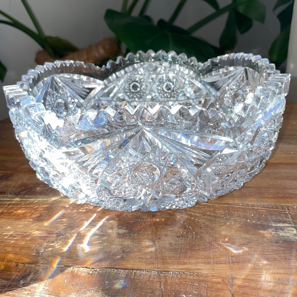 ✨Vintage antique Elegant Sparkling Crystal Decorative Bowl